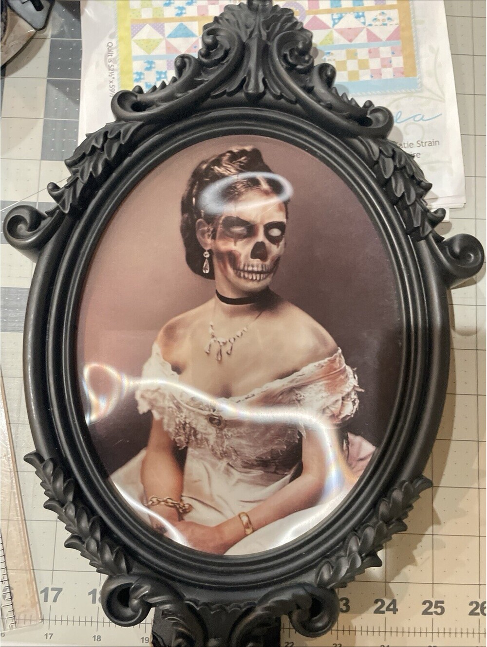 Halloween Haunted Portrsit Picture with Sound & Light-Up Eyes 10”x14”. Gothic